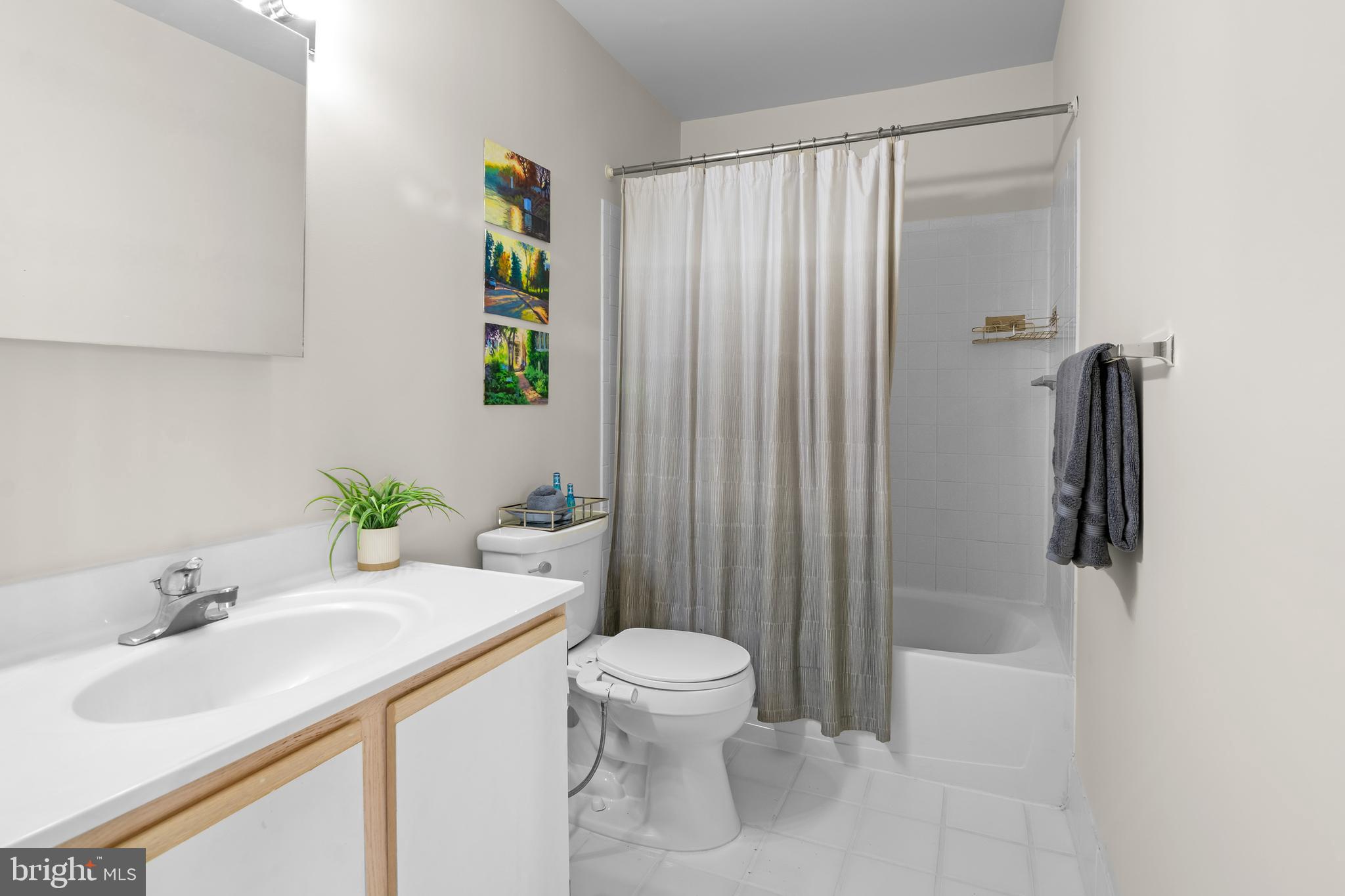 2702 Lighthouse Point East, Unit 631 Baltimore, MD 21224 - Photo 19 of 41