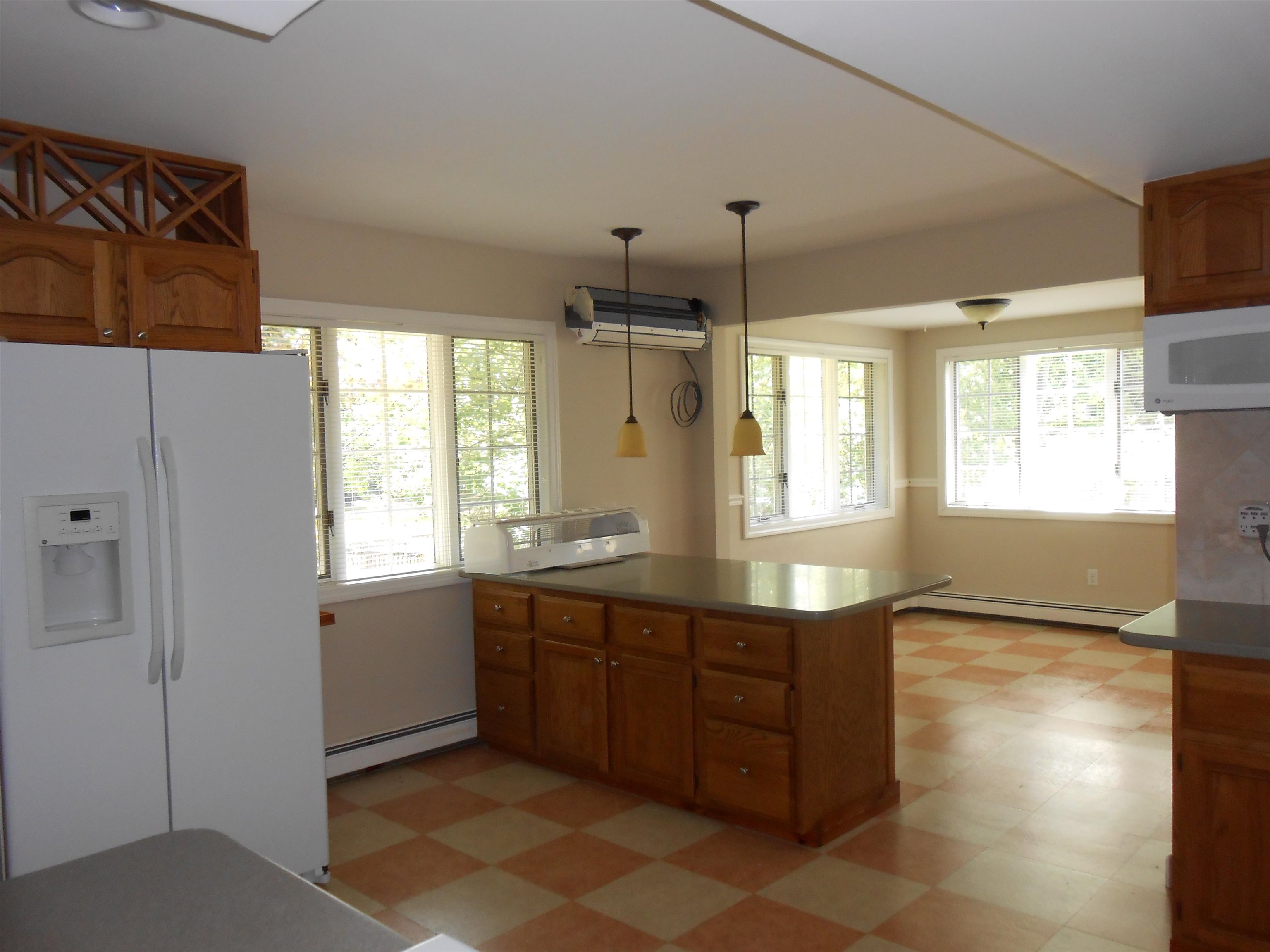 1651 River Road Manchester, NH 03104 - Photo 4 of 12