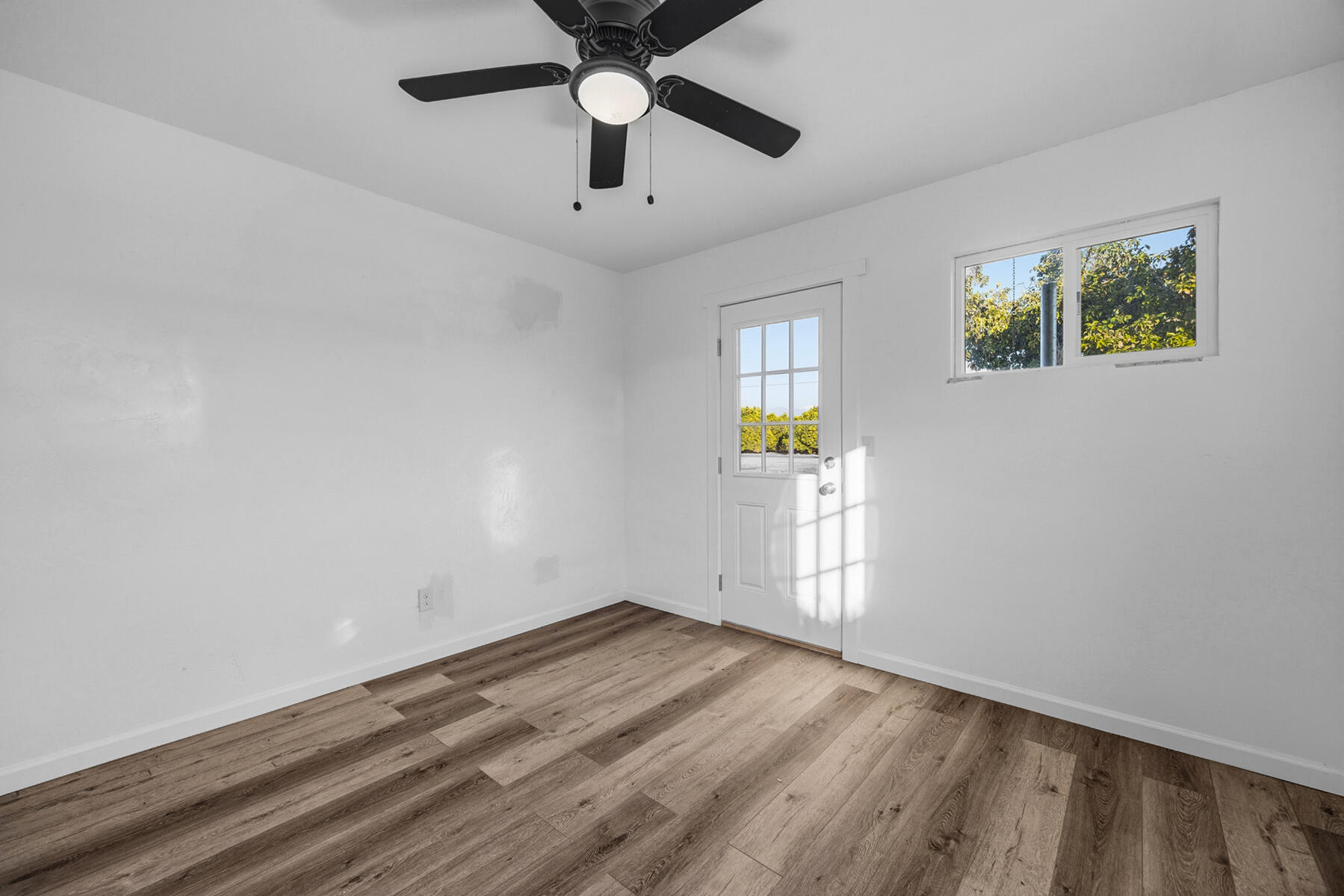 29205 Road 210 Exeter, CA 93221 - Photo 37 of 44 an empty room with a window and ceiling fan