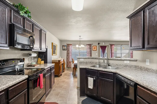 $292,999 | 1315 Lantana Court, Gonzales, TX 78629