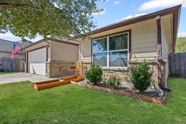 $292,999 | 1315 Lantana Court, Gonzales, TX 78629