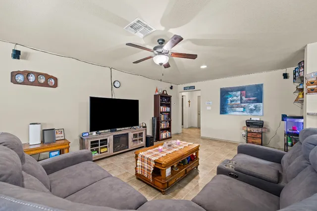 $292,999 | 1315 Lantana Court, Gonzales, TX 78629