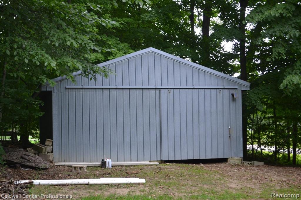 166 South Maple Leaf Road Lapeer, MI 48446 - Photo 7 of 21