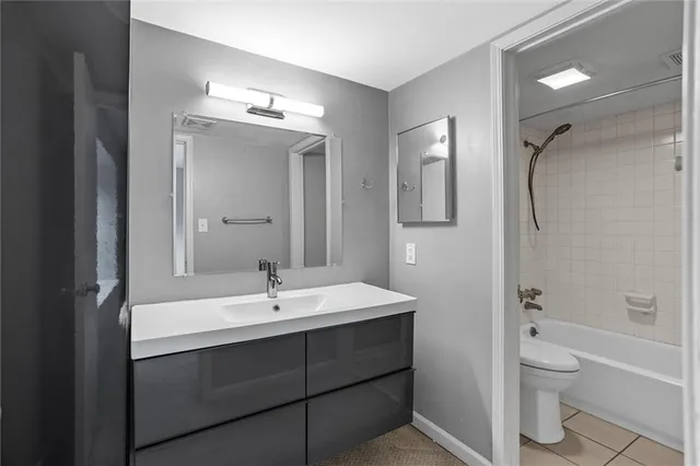 $260,000 | 144 Woodmere Square Northwest, Atlanta, GA 30327