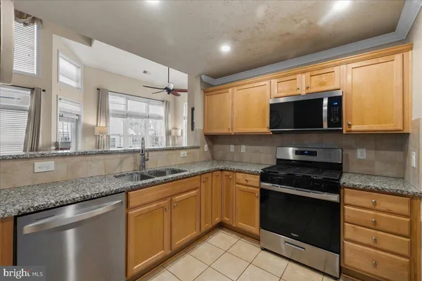 $439,995 | 501 Sunset View Terrace Southeast, Unit 406, Leesburg, VA 20175