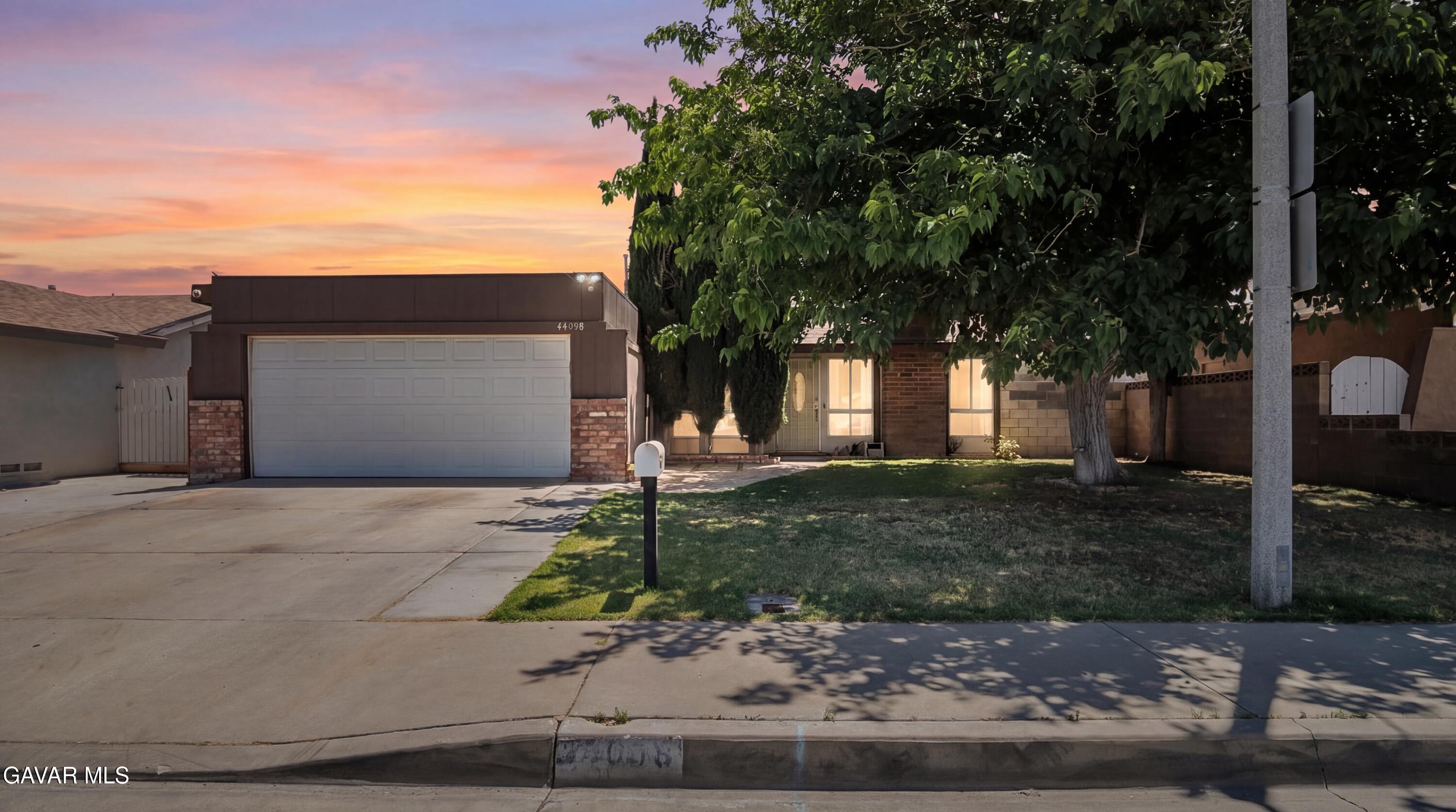 44008 Raysack Avenue Lancaster, CA 93535 - Photo 1 of 27 1-Front