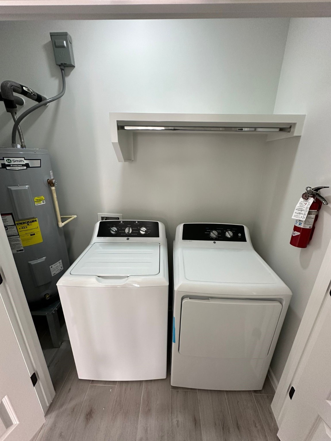 1409 South Xanthia Street Alton, TX 78573 - Photo 14 of 14 a utility room with dryer and washer