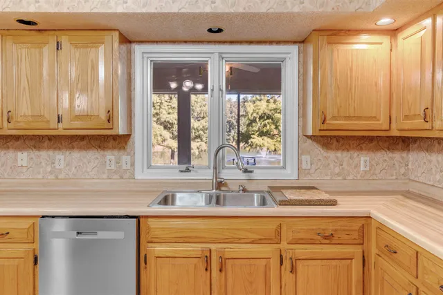 $575,000 | 825 Burch Drive, Moscow, TN 38057