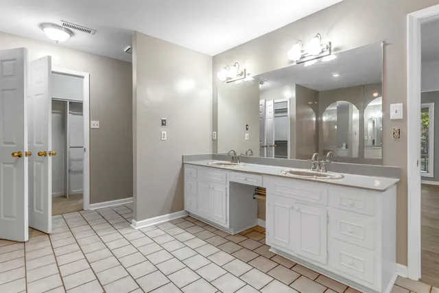 $575,000 | 825 Burch Drive, Moscow, TN 38057