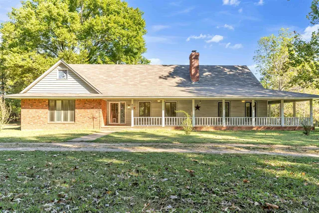 $575,000 | 825 Burch Drive, Moscow, TN 38057