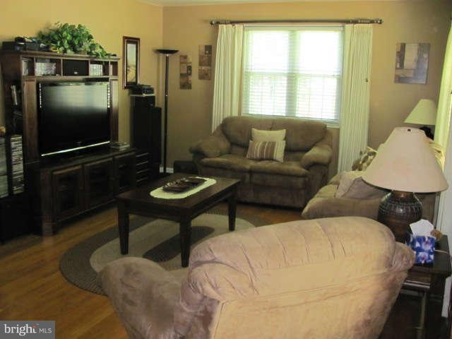 13018 Estelle Road Silver Spring, MD 20906 - Photo 3 of 28 Living Room