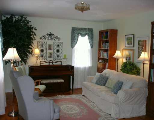 265 Center Church Road Canonsburg, PA 15317 - Photo 7 of 8 Living Room.