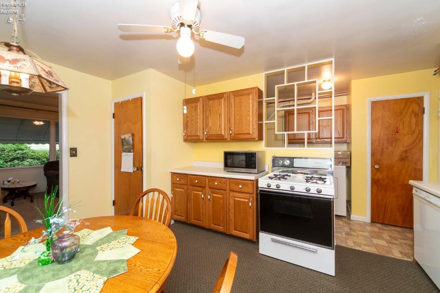3879 North Stonehenge Road Port Clinton, OH 43452 - Photo 7 of 41 Gallery Image 7