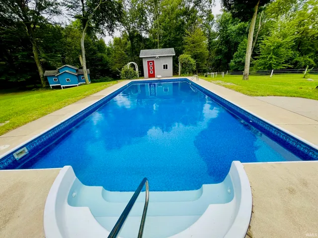 $850,000 | 7697 20th Road, Argos, IN 46501