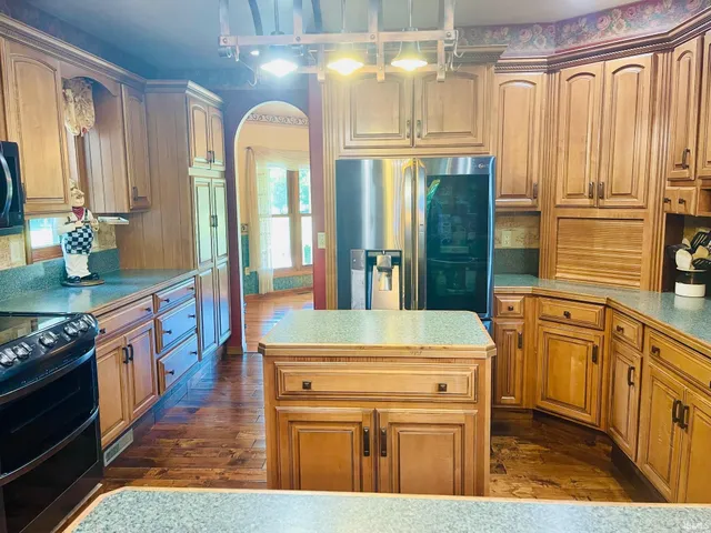 $850,000 | 7697 20th Road, Argos, IN 46501