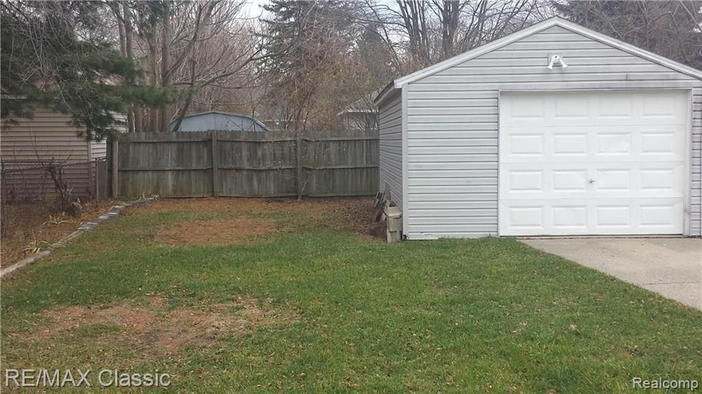 21140 Rensselaer Street Farmington Hills, MI 48336 - Photo 3 of 12