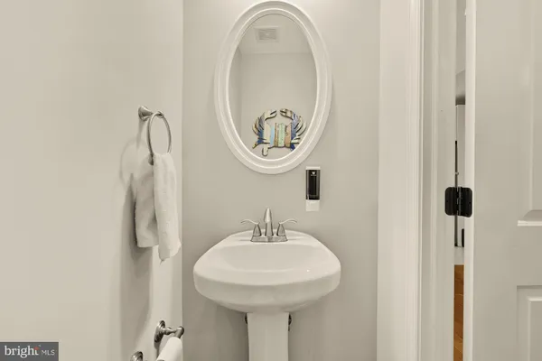 $3,750 | 1177 3rd Street Northeast, Washington, DC 20002