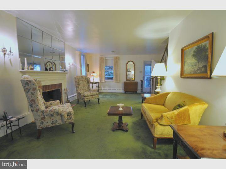 1301 Steel Road Havertown, PA 19083 - Photo 5 of 21 Living Room