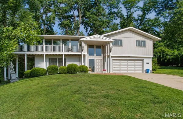 $337,000 | 590 Watch Hill Road, Collinsville, IL 62234