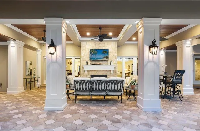 a view of an entryway with furniture