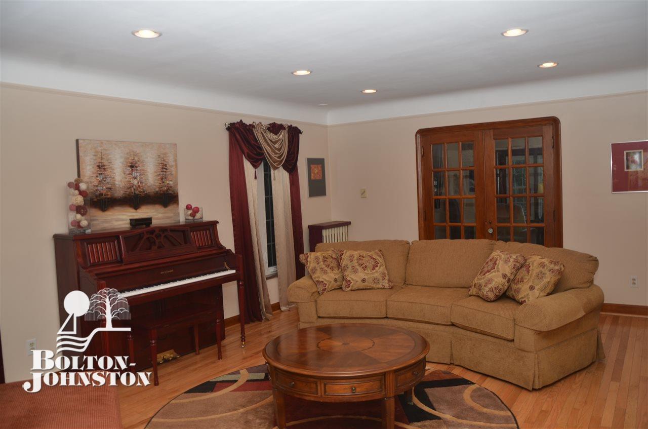 1420 Harvard Road Grosse Pointe, MI 48230 - Photo 6 of 34 31354288-5.JPG