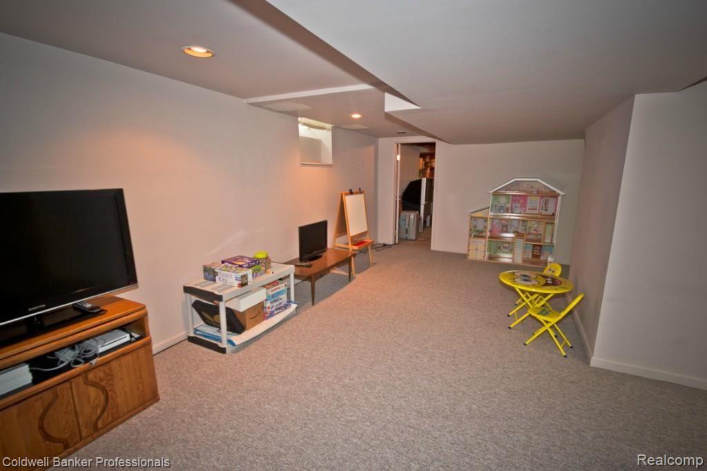 3135 Brandon Court Rochester, MI 48309 - Photo 38 of 58 IMG_0532.jpg