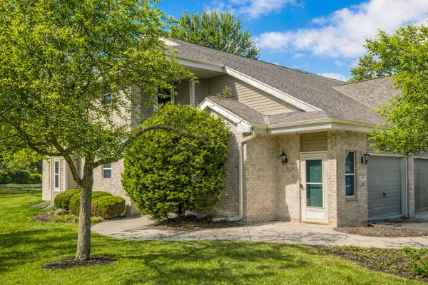 $309,900 | 18645 Emerald Drive, Unit E, Brookfield, WI 53045