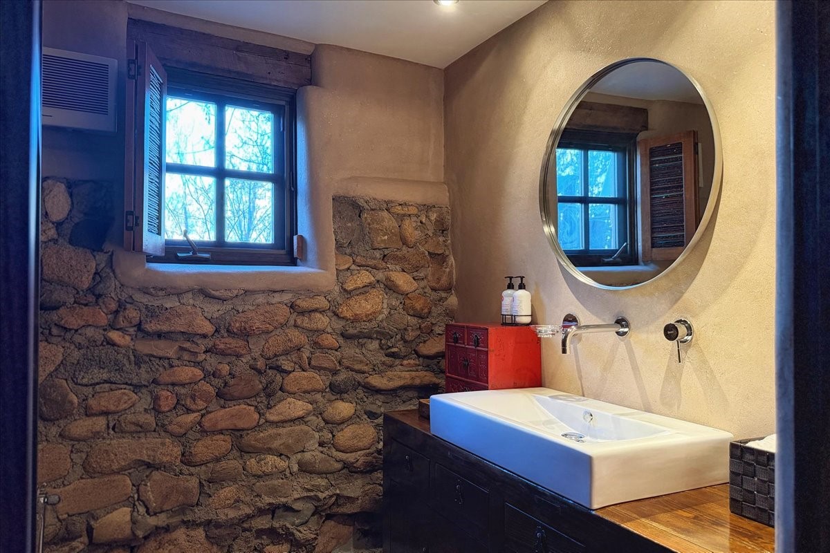 1433 Upper Canyon Road Santa Fe, NM 87501 - Photo 34 of 57 Guest Bathroom