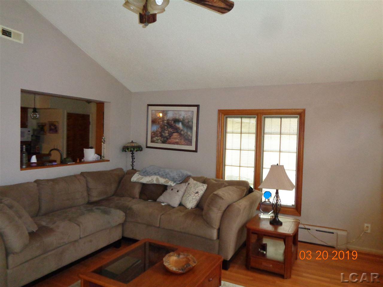 7562 Secor Road Lambertville, MI 48144 - Photo 7 of 13 31373977-6.JPG