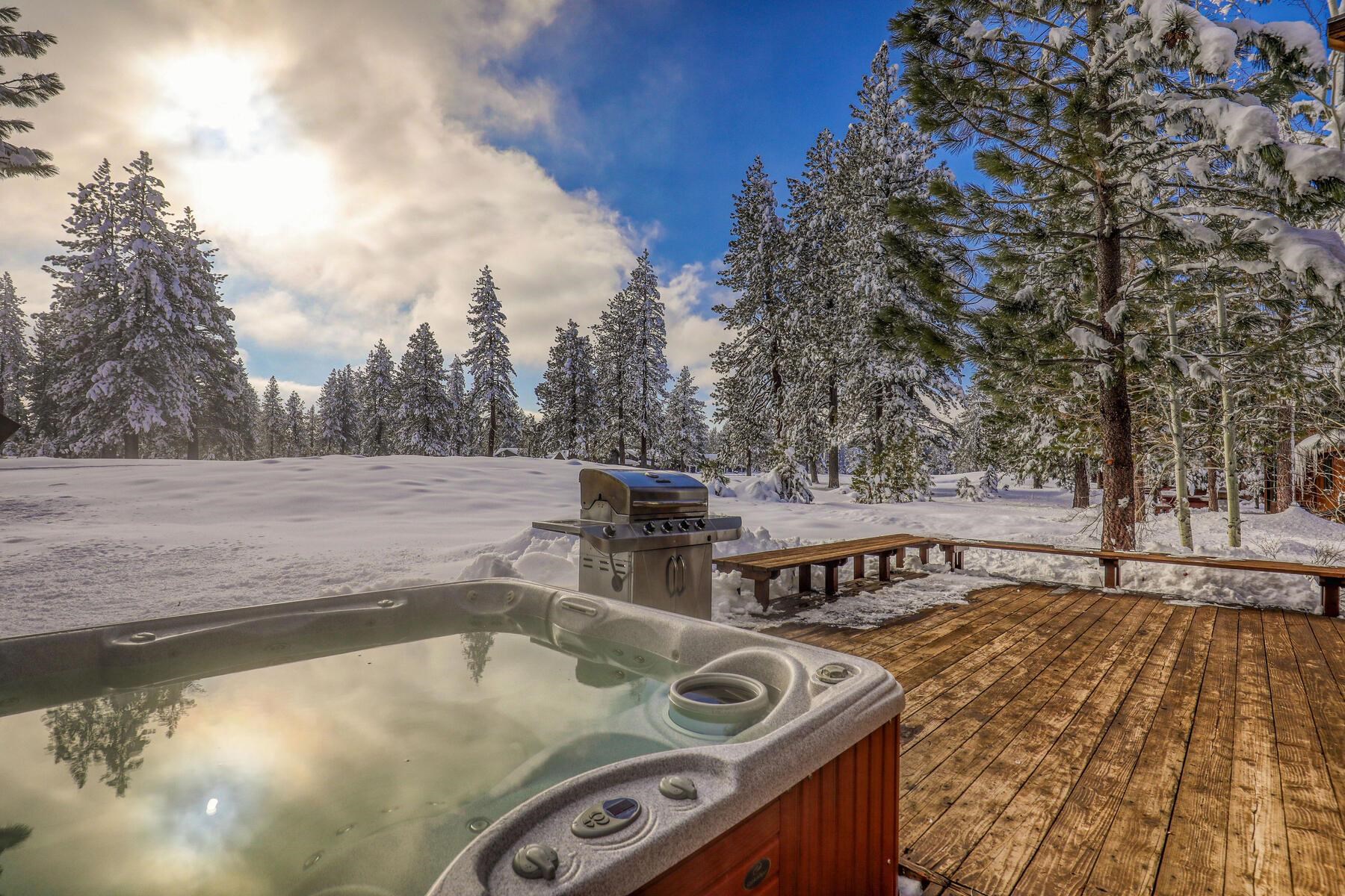 12381 Lookout Loop, Unit F1307 Truckee, CA 96161 - Photo 5 of 28 a view of a swimming pool with a yard