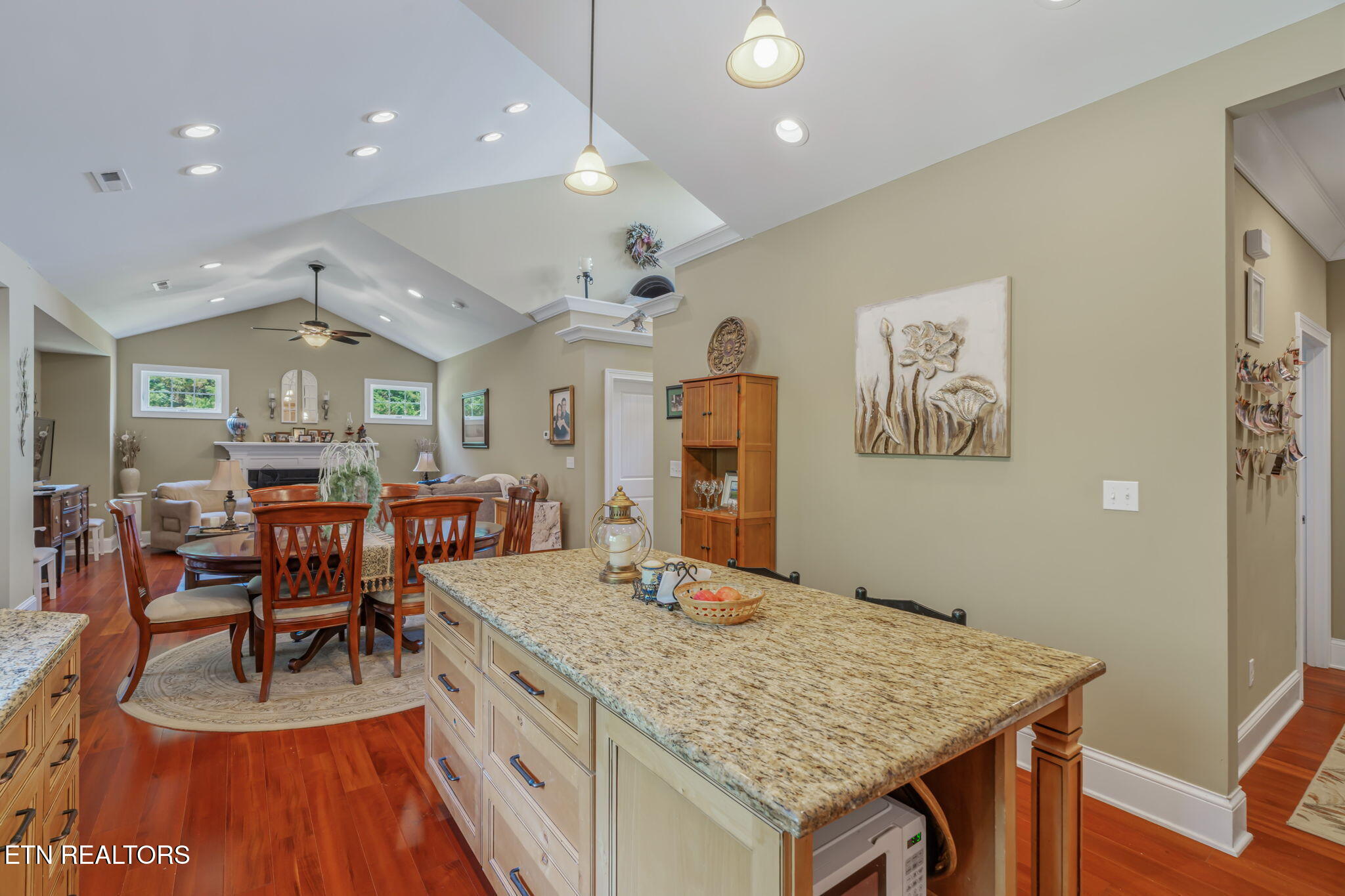 141 Cumberland Road Oliver Springs, TN 37840 - Photo 21 of 44 20-web-or-mls-141 Cumberland Road-21