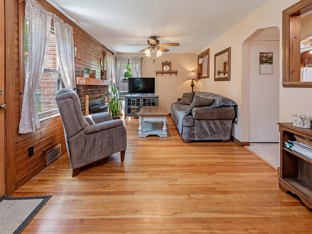 37 Ivernia Road Worcester, MA 01606 - Photo 9 of 41 Gallery Image 9