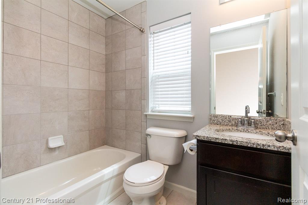 4931 Treeside Lane Troy, MI 48098 - Photo 24 of 32