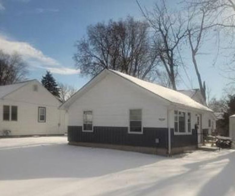 415 Thompson Street Ottawa, IL 61350 - Photo 2 of 10 a view of a house with a large space