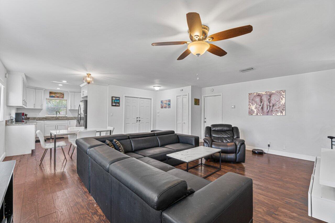 5170 Madison Road Delray Beach, FL 33484 - Photo 3 of 21 Living room