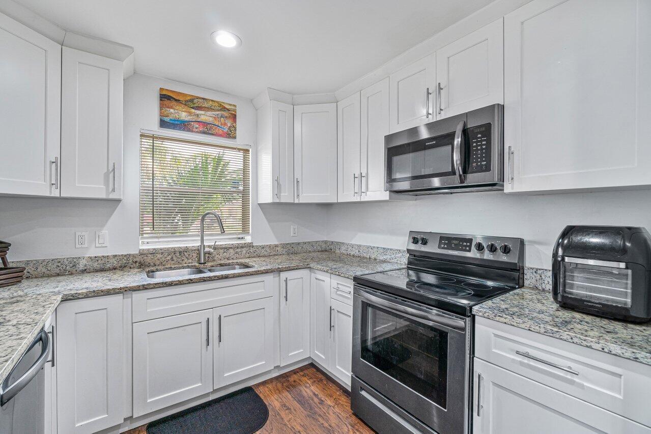 5170 Madison Road Delray Beach, FL 33484 - Photo 4 of 21 Kitchen