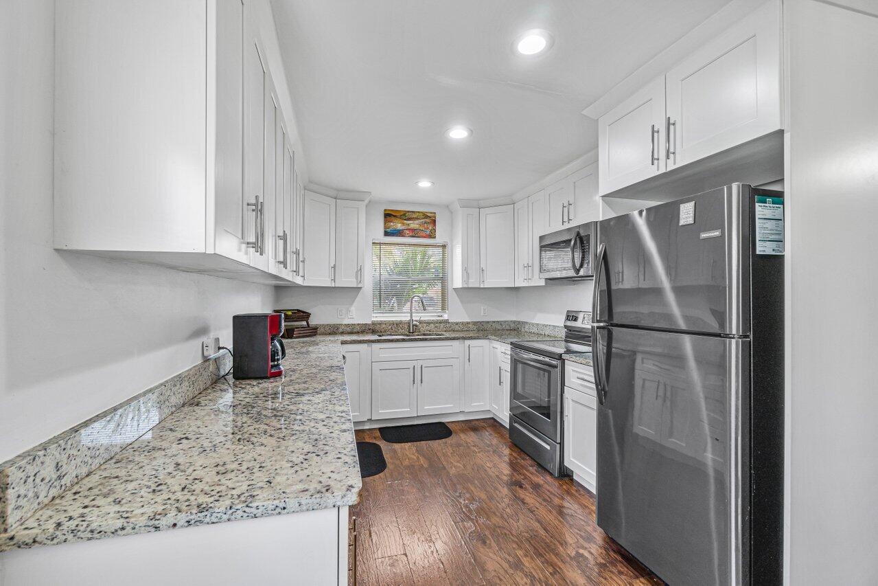 5170 Madison Road Delray Beach, FL 33484 - Photo 5 of 21 Kitchen