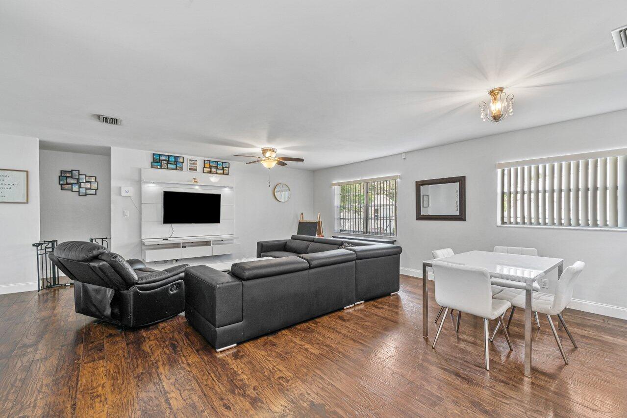 5170 Madison Road Delray Beach, FL 33484 - Photo 6 of 21 Living room