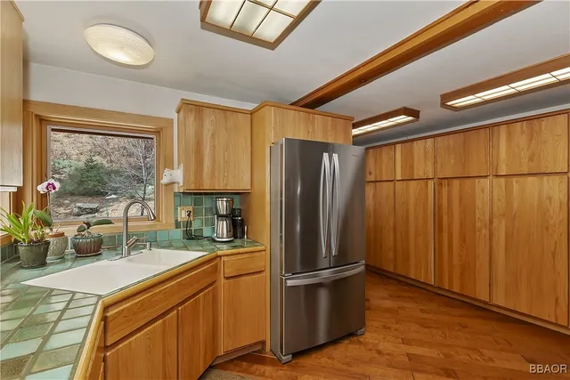 $1,100,000 | 39128 North Shore Drive, Fawnskin, CA 92333