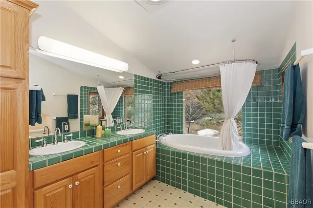 $1,100,000 | 39128 North Shore Drive, Fawnskin, CA 92333