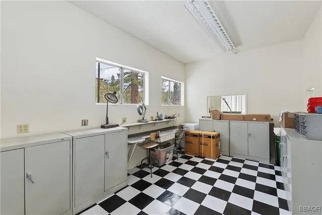 $1,100,000 | 39128 North Shore Drive, Fawnskin, CA 92333