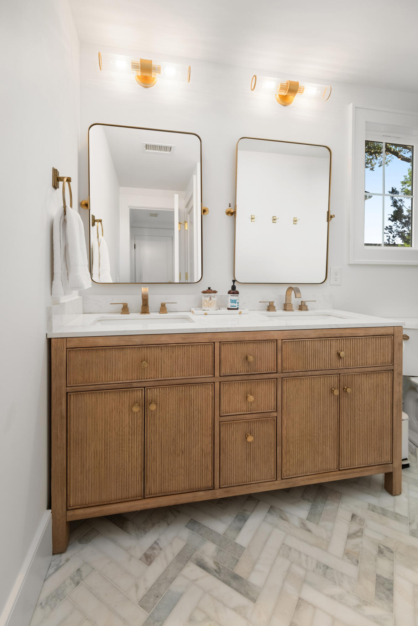 42 Battery Park Road Edisto Island, SC 29438 - Photo 20 of 59 42 Battery Park Rd_Eterna_Media-21