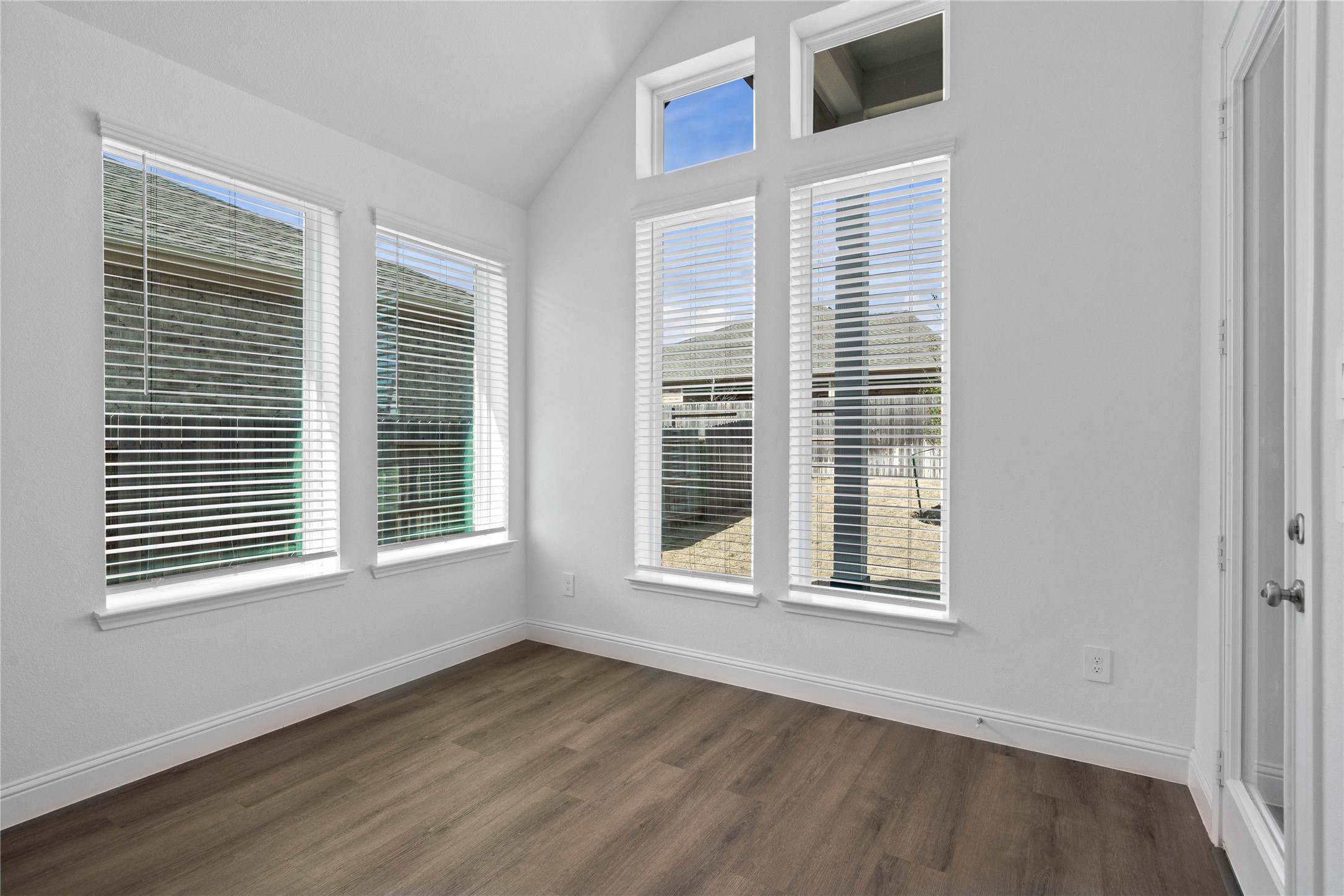 17315 July Moon Lane Conroe, TX 77302 - Photo 20 of 46 The breakfast area is filled with natural light and features high ceilings, recessed lighting, expansive windows with fitted blinds, and an access door to the back covered patio.