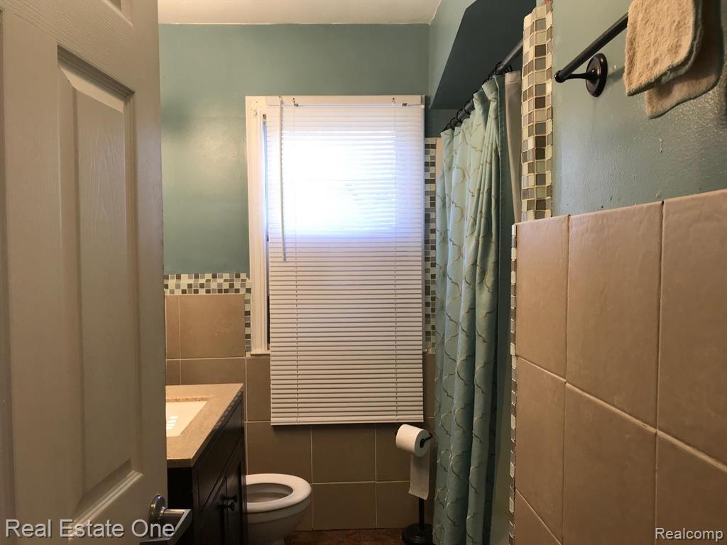 18807 Kelly Road Detroit, MI 48224 - Photo 6 of 12