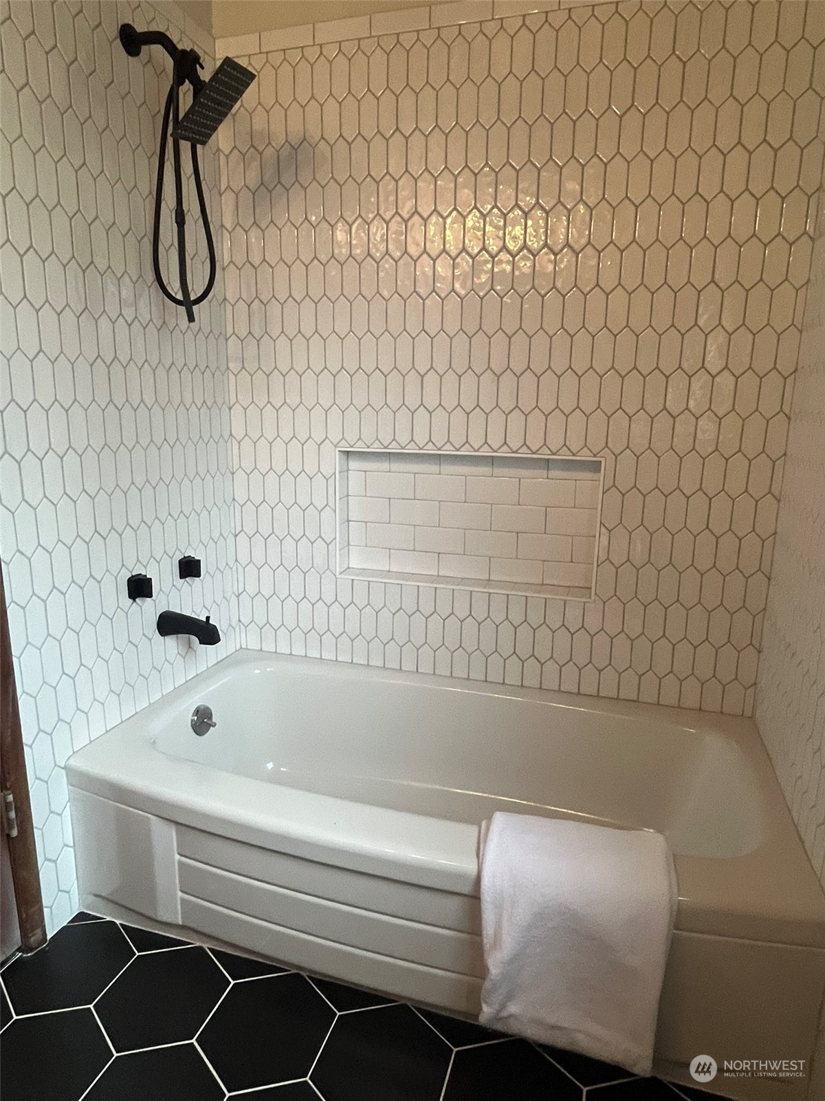 11629 53rd Avenue South Seattle, WA 98178 - Photo 15 of 26 a bathroom with a bathtub
