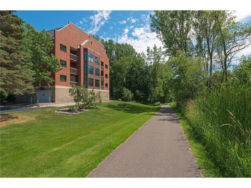 500 County B Road West, Unit 113 Roseville, MN 55113 - Photo 3 of 14 Gallery Image 3