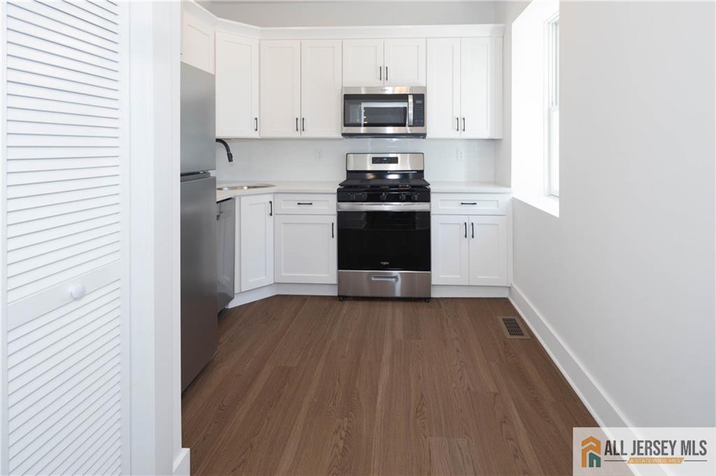 339 Crows Mill Road Fords, NJ 08863 - Photo 2 of 27