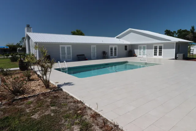 a front view of house with yard patio and green space