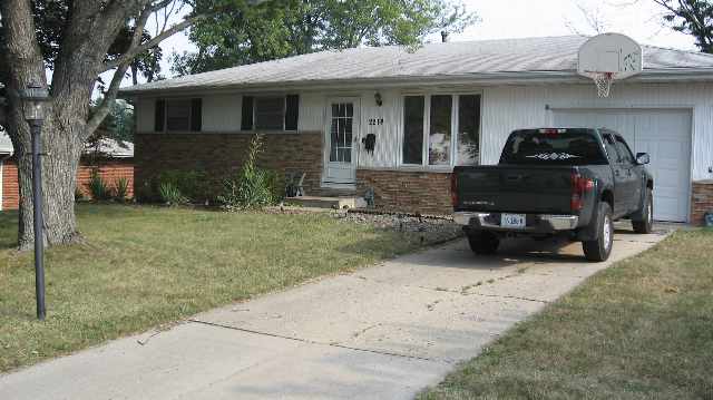 2214 West Overhill Road Peoria, IL 61615 - Photo 1 of 9 Gallery Image 1
