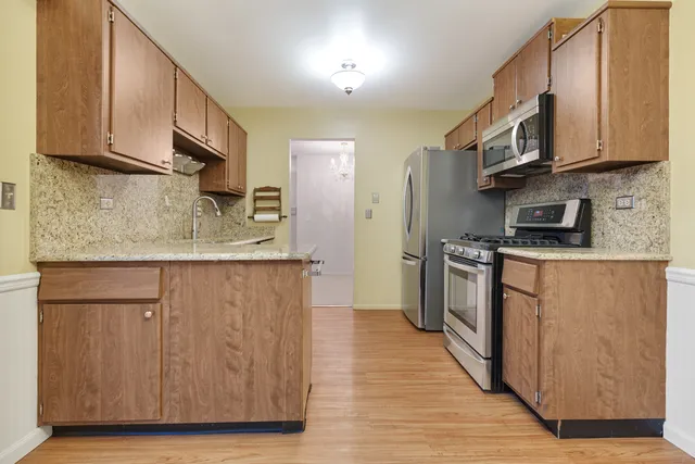 $284,900 | 375 Pinetree Lane, Unit D1, Schaumburg, IL 60193